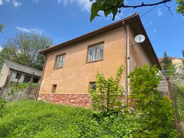 Rodinné domy, 987 65, Slovensko