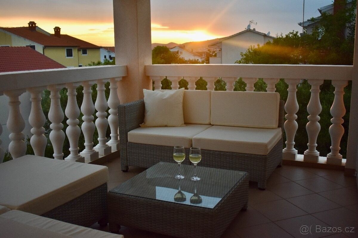 Byty, 987 66, Zahraničí