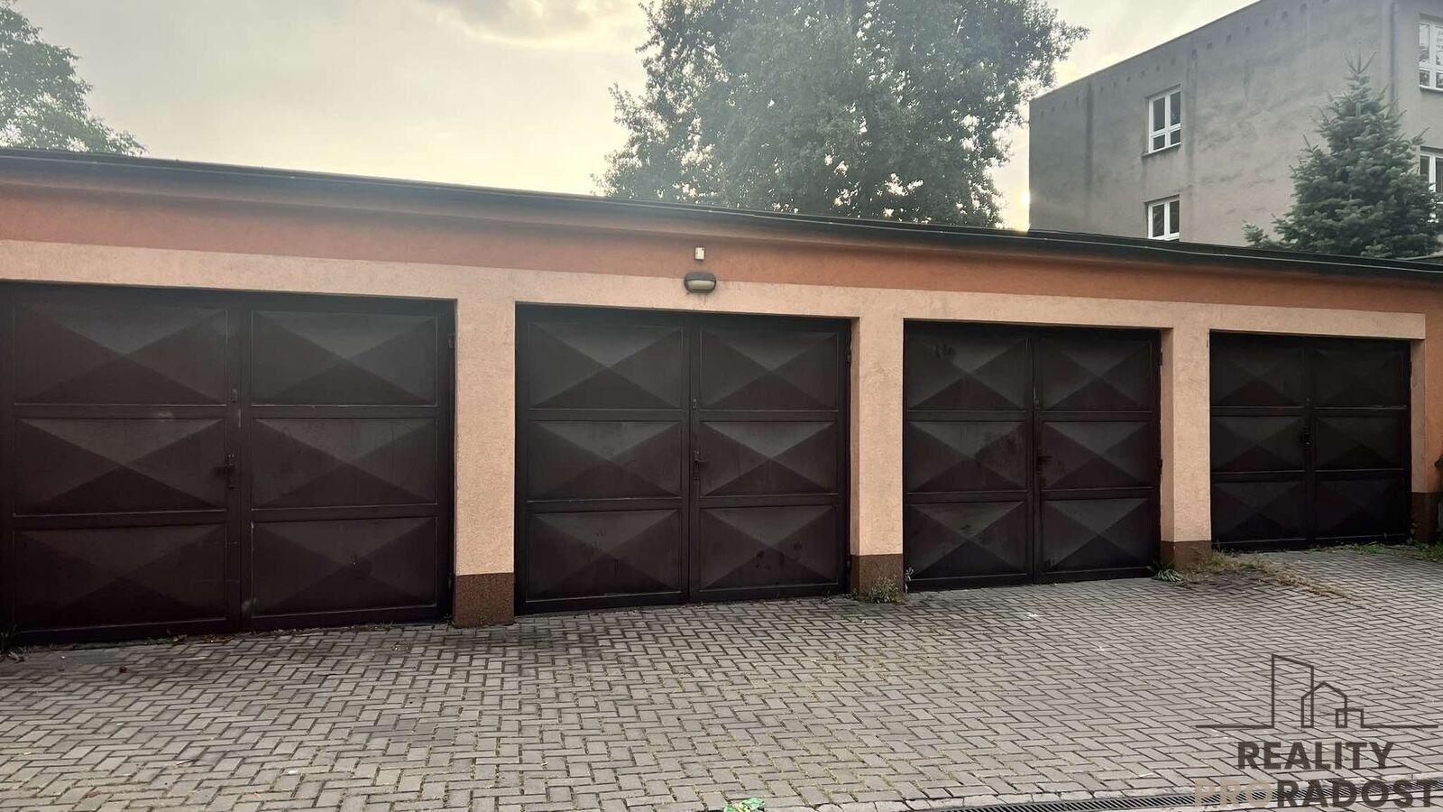 Garáže, Okrajová, Třinec, 18 m²