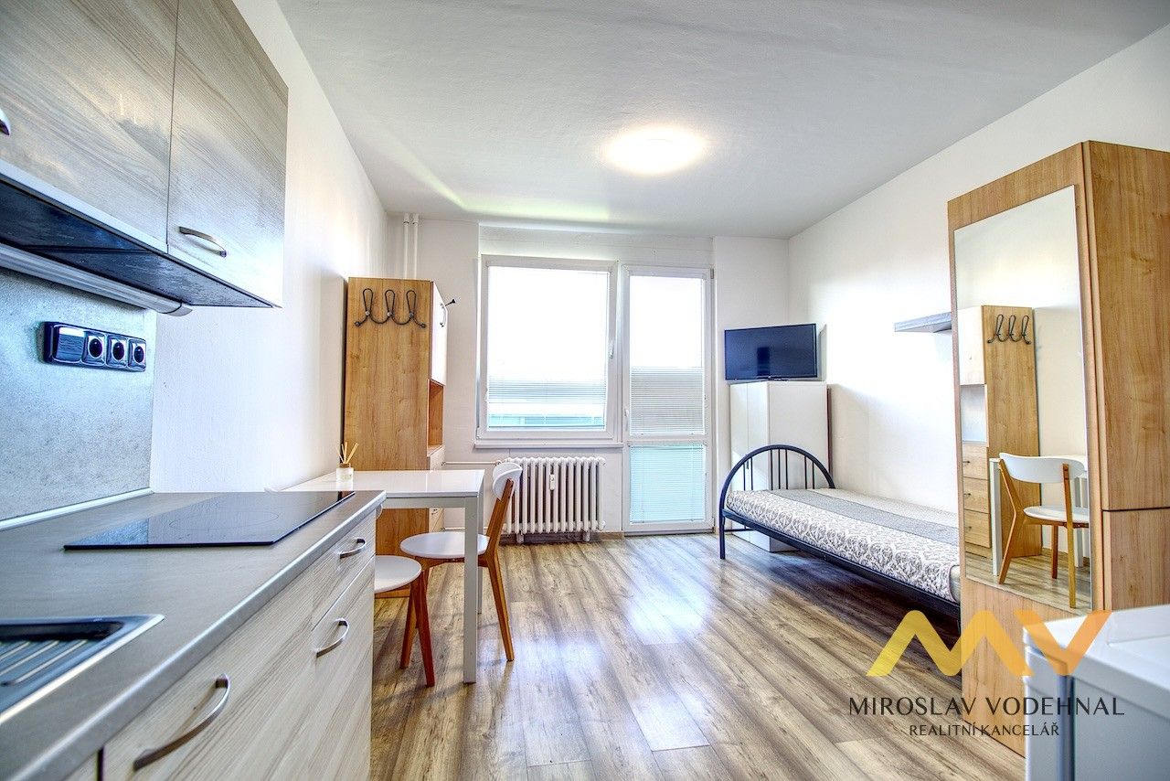 Pronájem byt 1+kk - Brožíkova, Hradec Králové, 22 m²