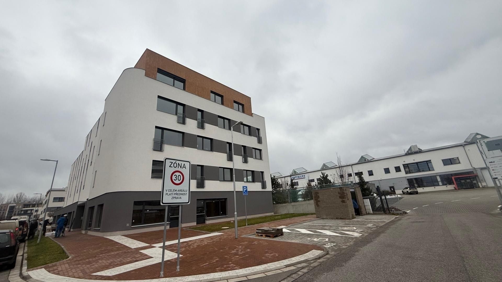 2+kk, Antonína Petrofa, Hradec Králové, 56 m²