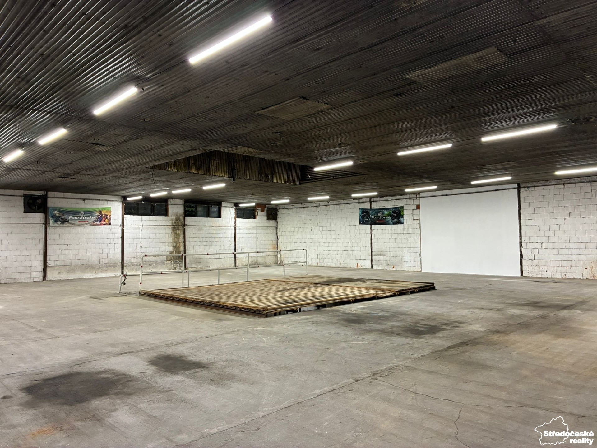 Sklad · 1 244 m² · Slapy - 3