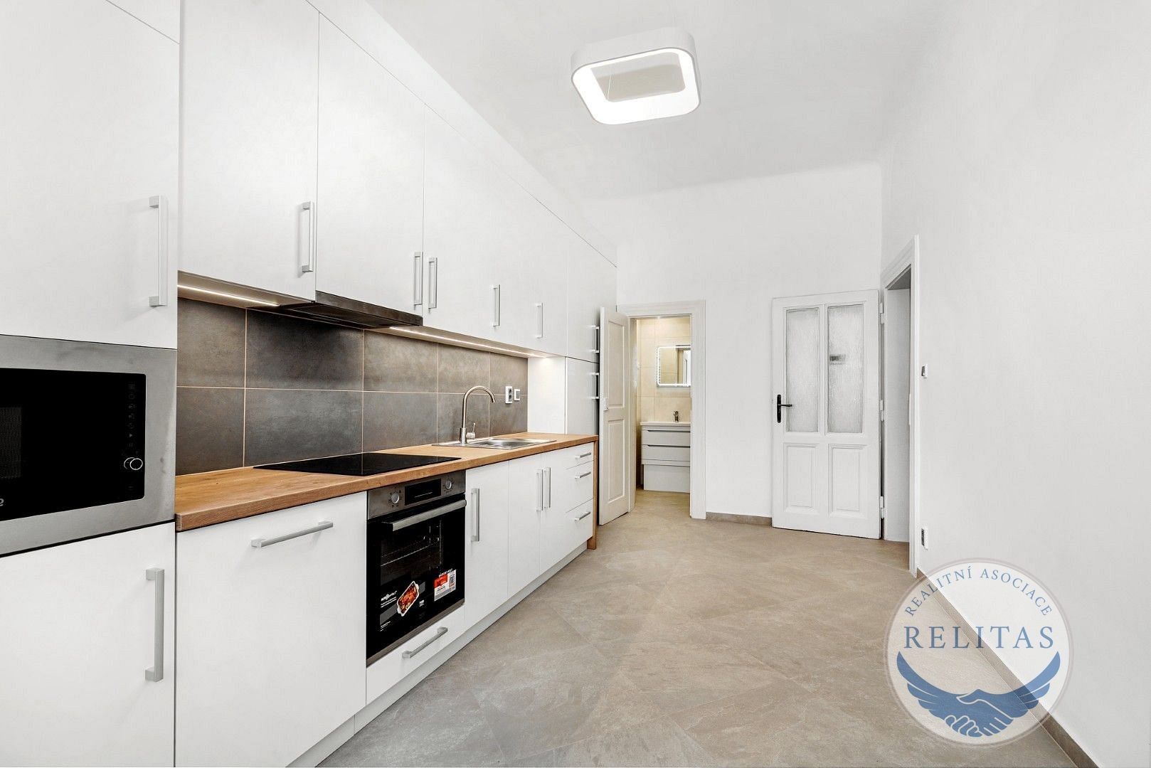 2+kk, Lucemburská, Praha, 40 m²