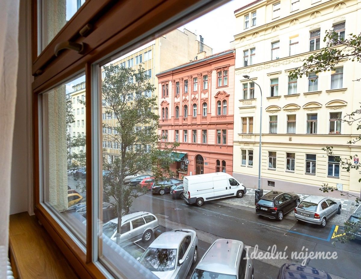 Pronájem byt 1+kk - Sudoměřská, Praha, 33 m²