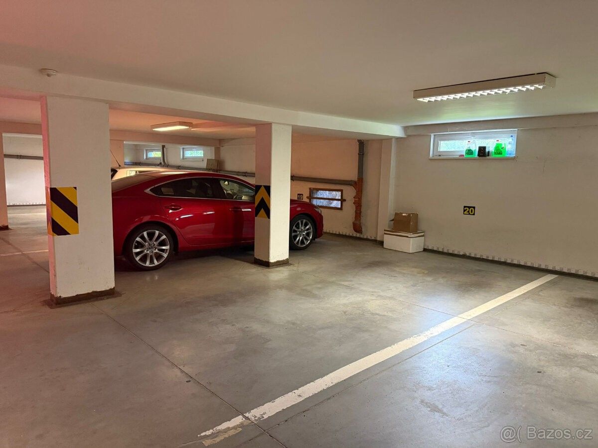 Garáže, Praha, 180 00