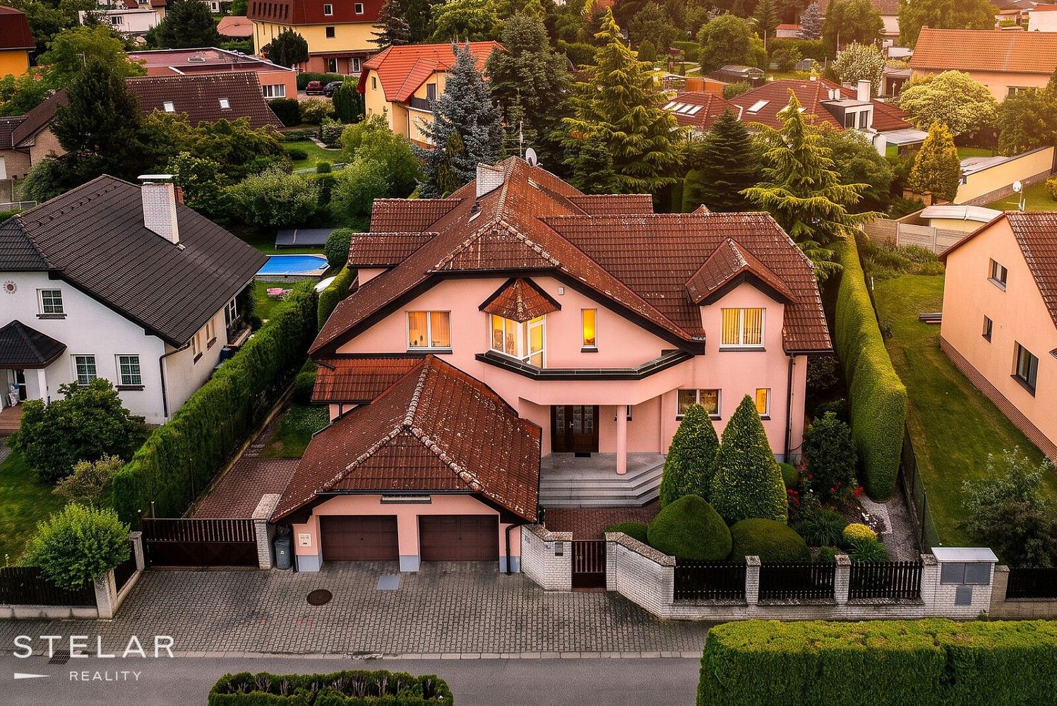Rodinné domy, Jesenice, okres Praha-západ, Středočeský kraj, 512 m² - 1