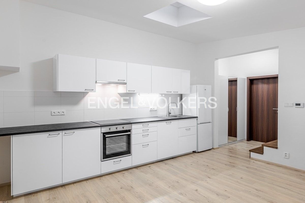 Pronájem byt 2+kk - Sládkova, Praha, 46 m²