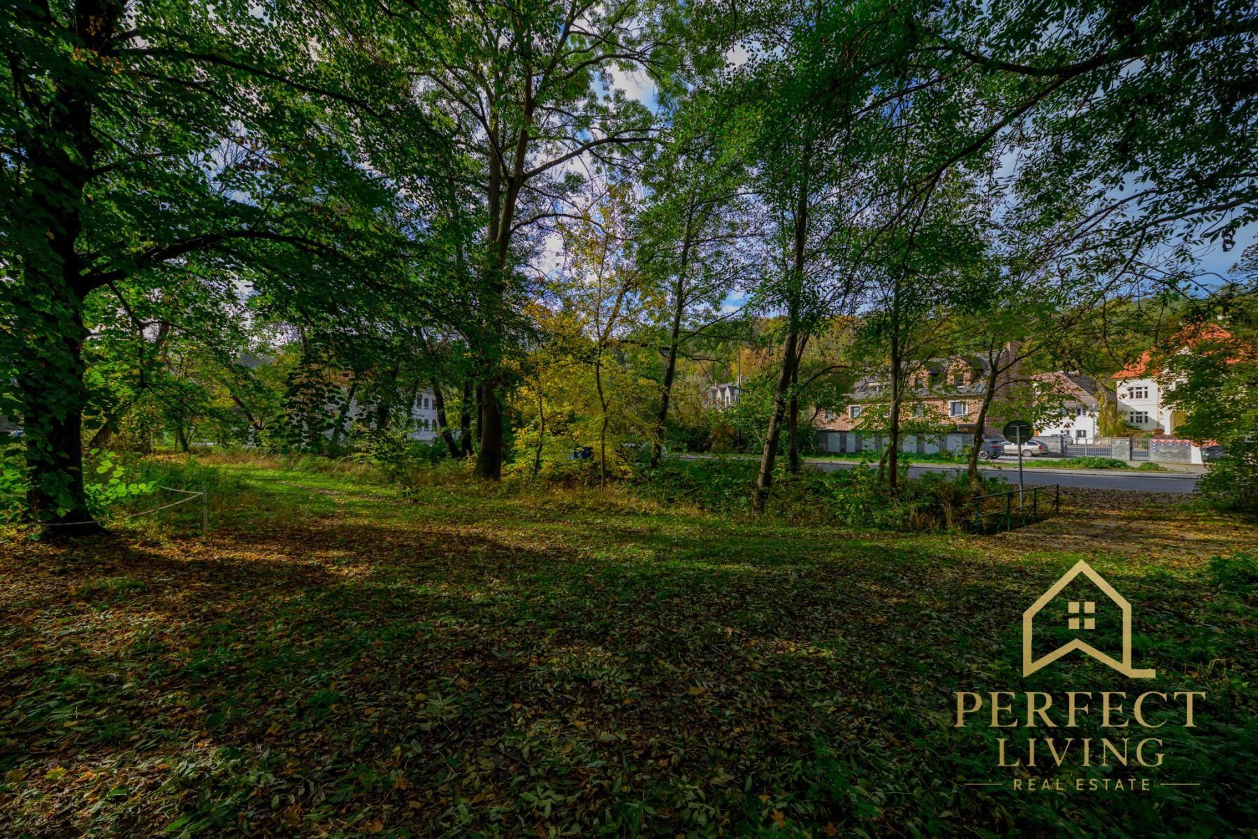 Pozemek · 499 m² · V Šáreckém údolí, Praha - 4