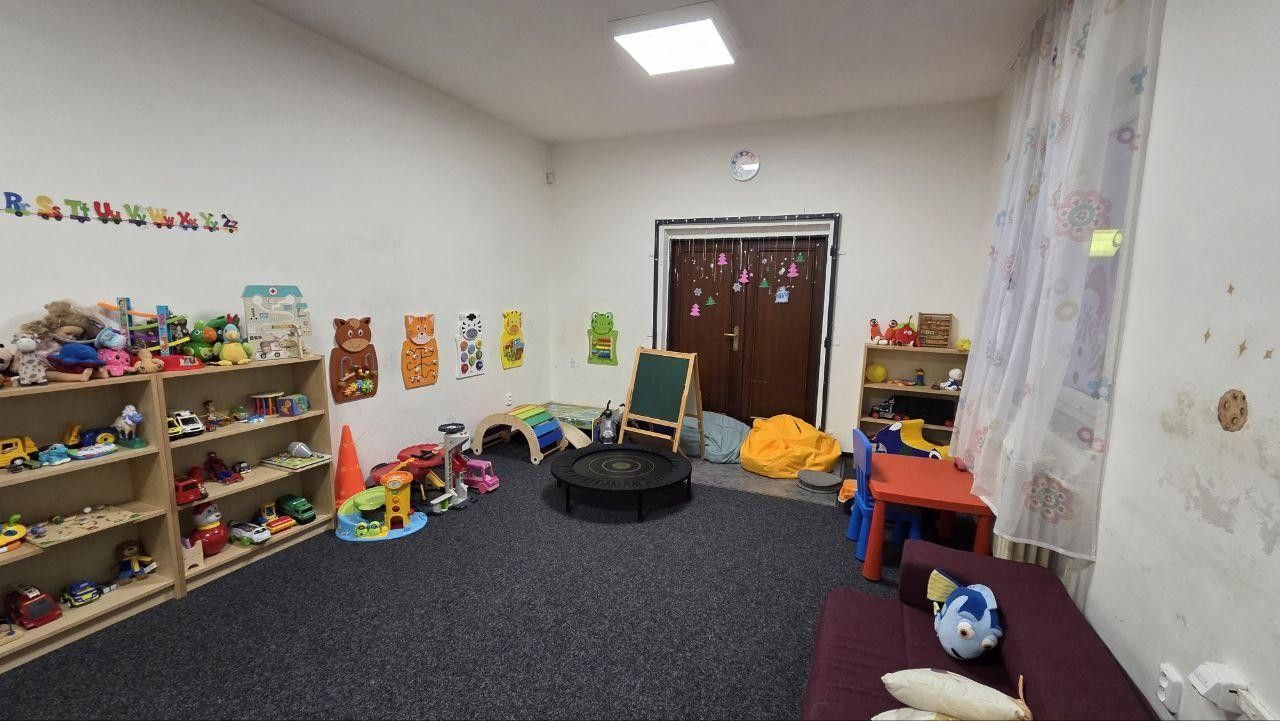 Pronájem kancelář - Přístavní, Praha, 100 m²