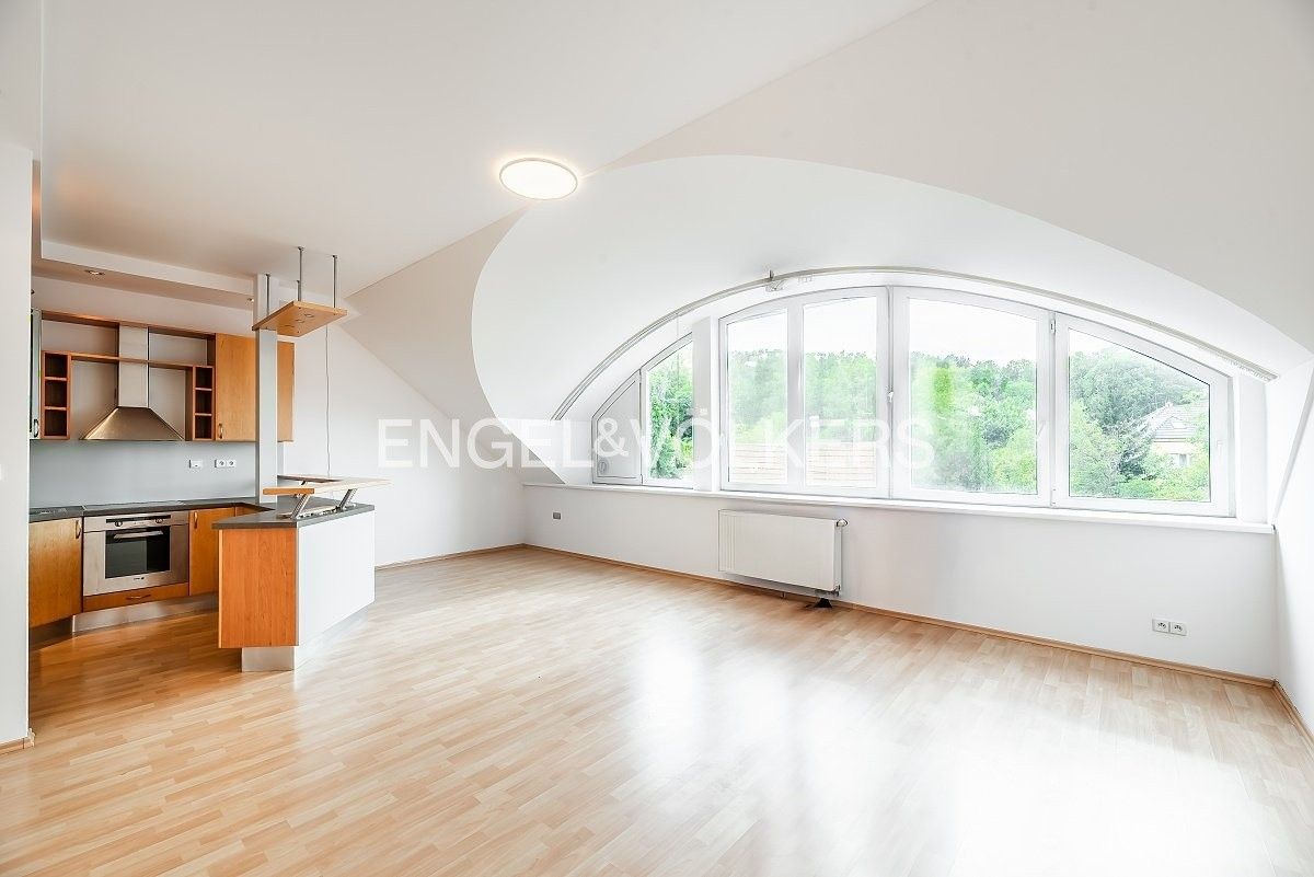 3+kk, V Holešovičkách, Praha, 93 m²