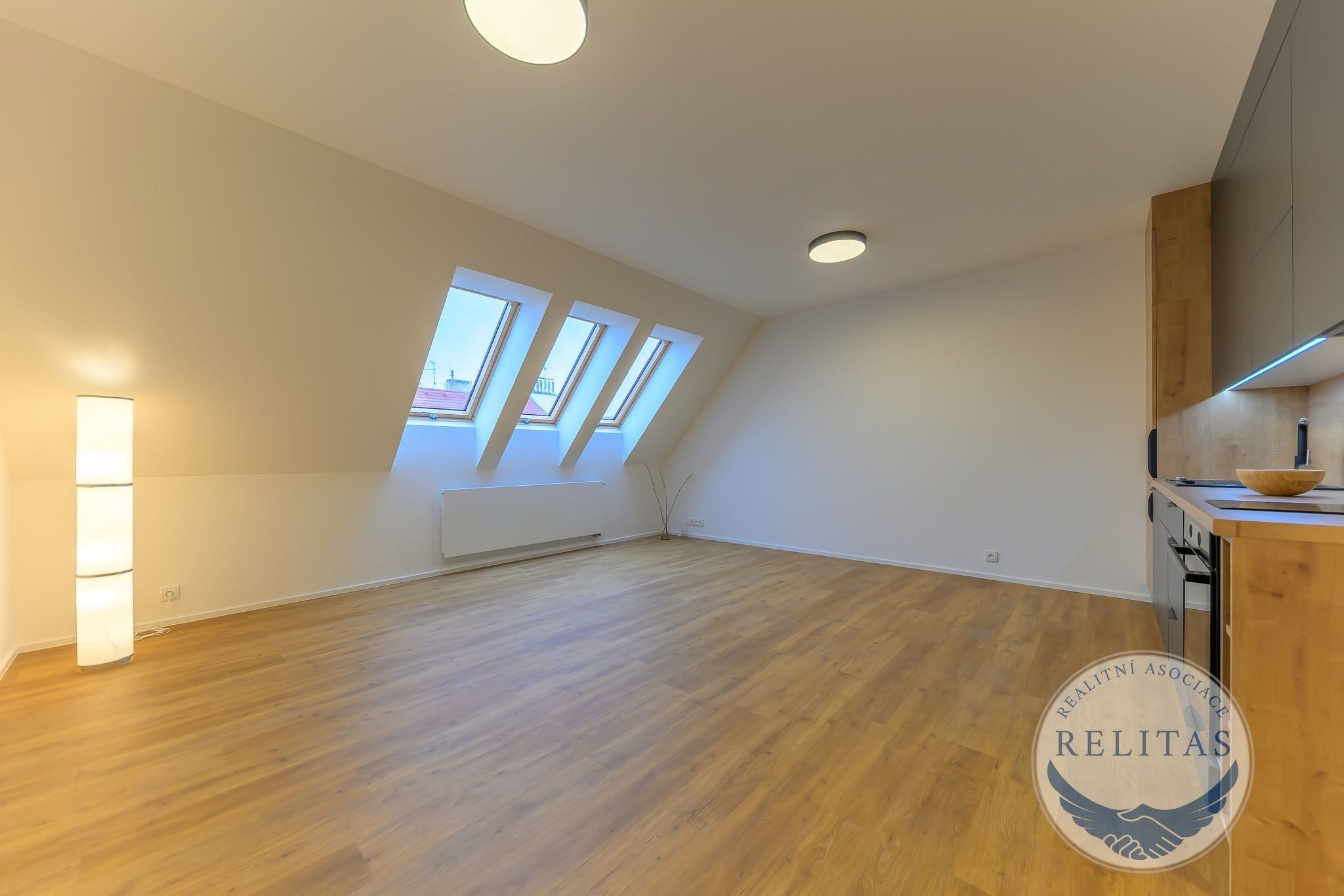 Pronájem byt 1+kk - Světova, Praha, 36 m²