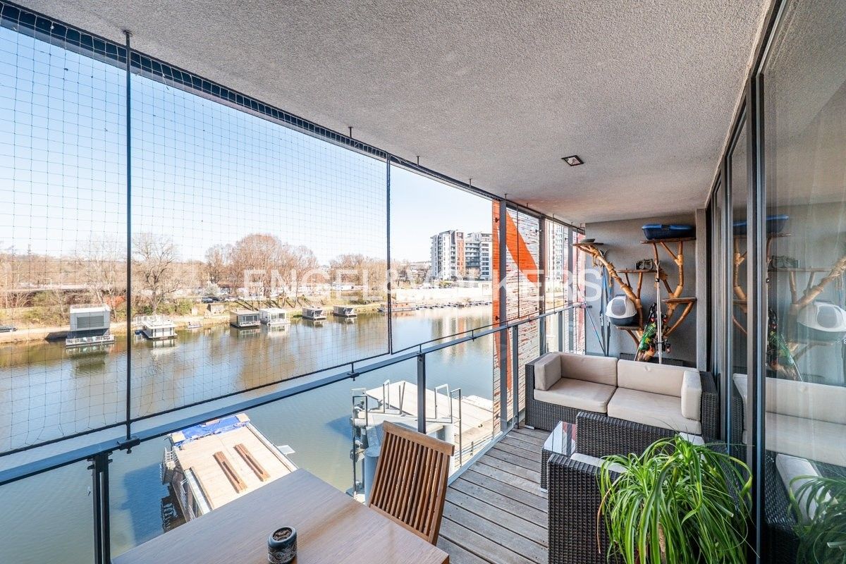 Pronájem byt 2+kk - V přístavu 1586, Praha, 69 m²