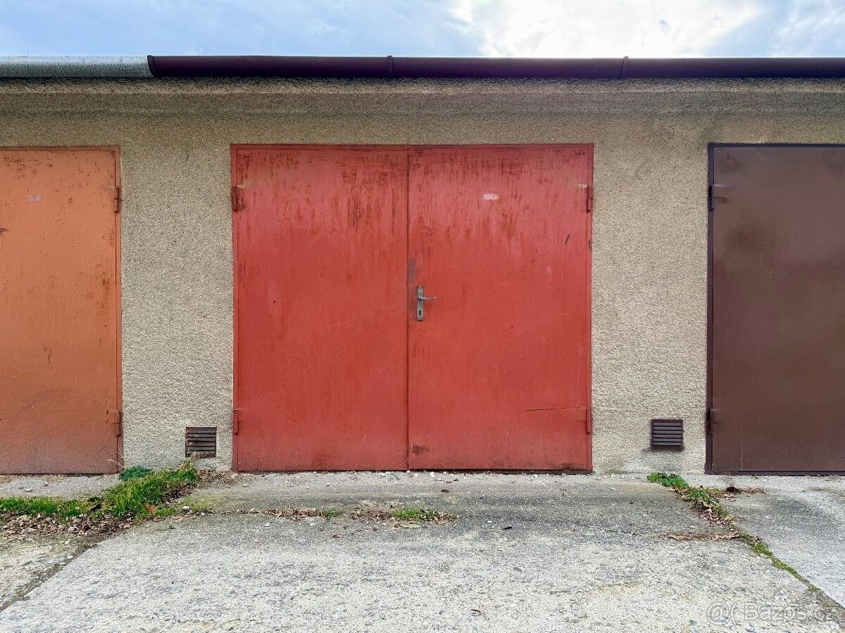 Garáže, Uherský Brod, 688 01