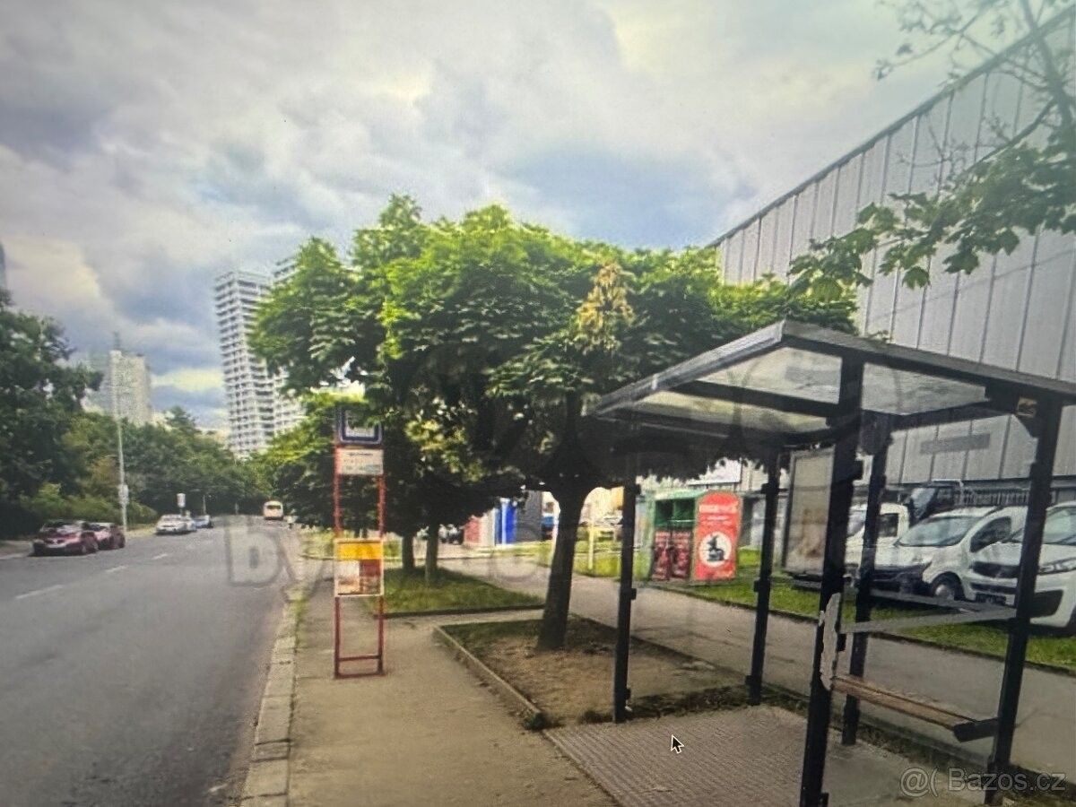 Garáže, Praha, 140 00