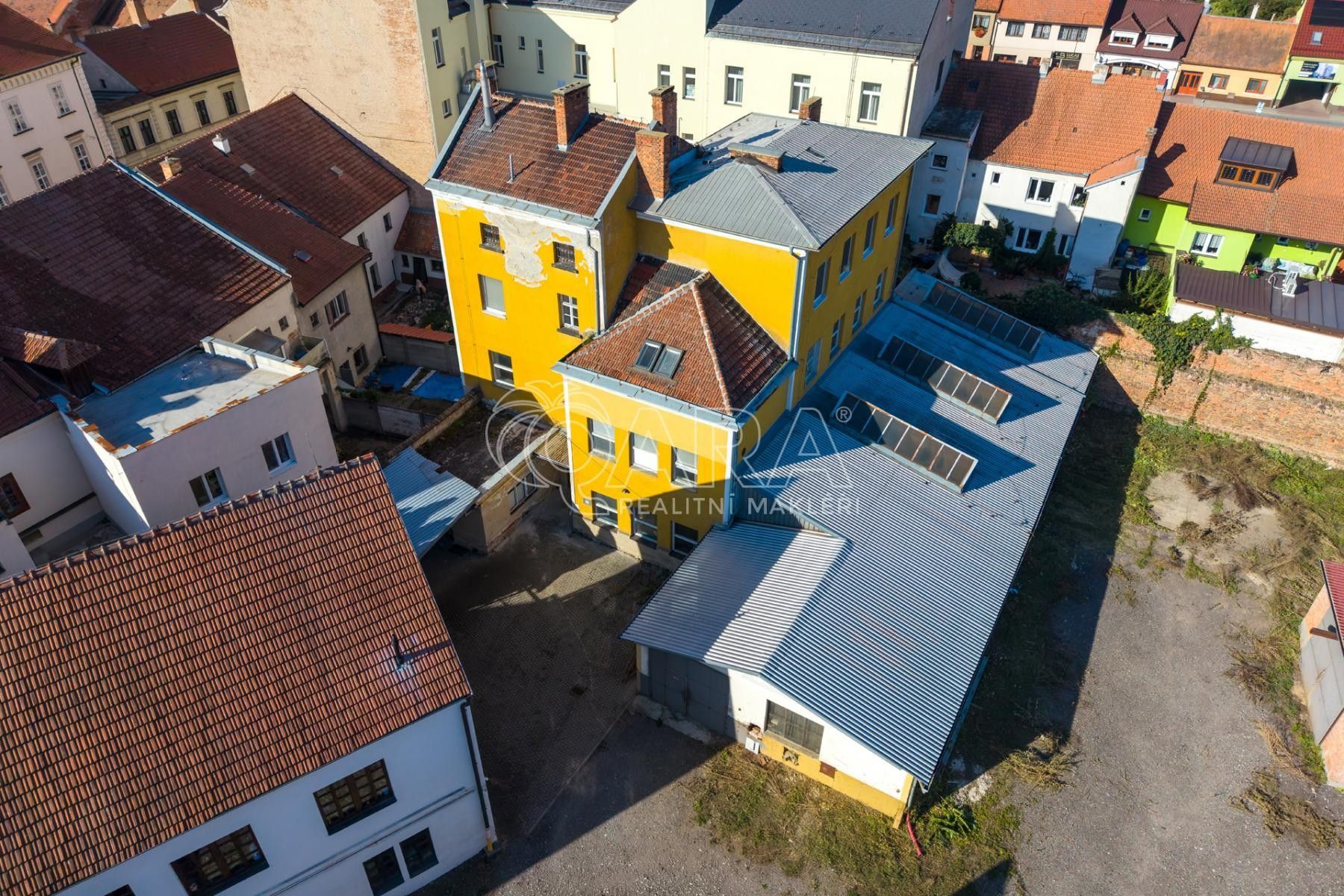 Činžovní dům, 1 196 m²