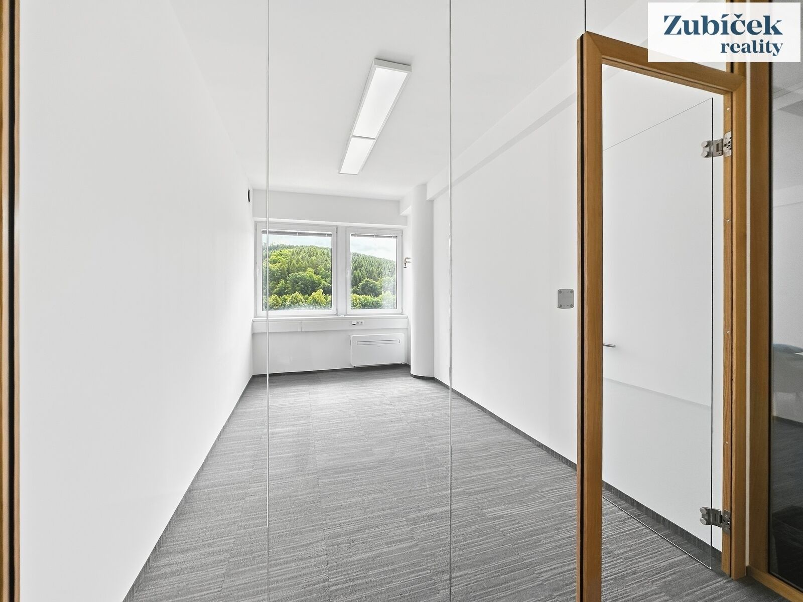 Kanceláře, třída Tomáše Bati, Zlín Louky, 15 m² - 1