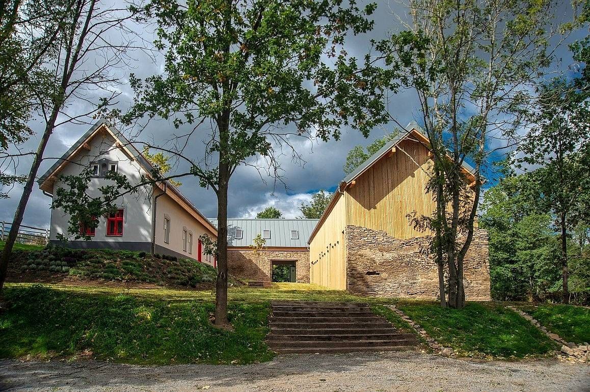 Chaty, Neustupov - Jiřetice u Neustupova, Středočeský kraj