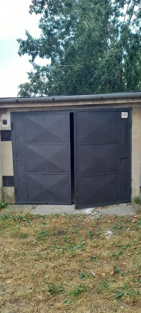 Garáže, Vacenovice, 696 06