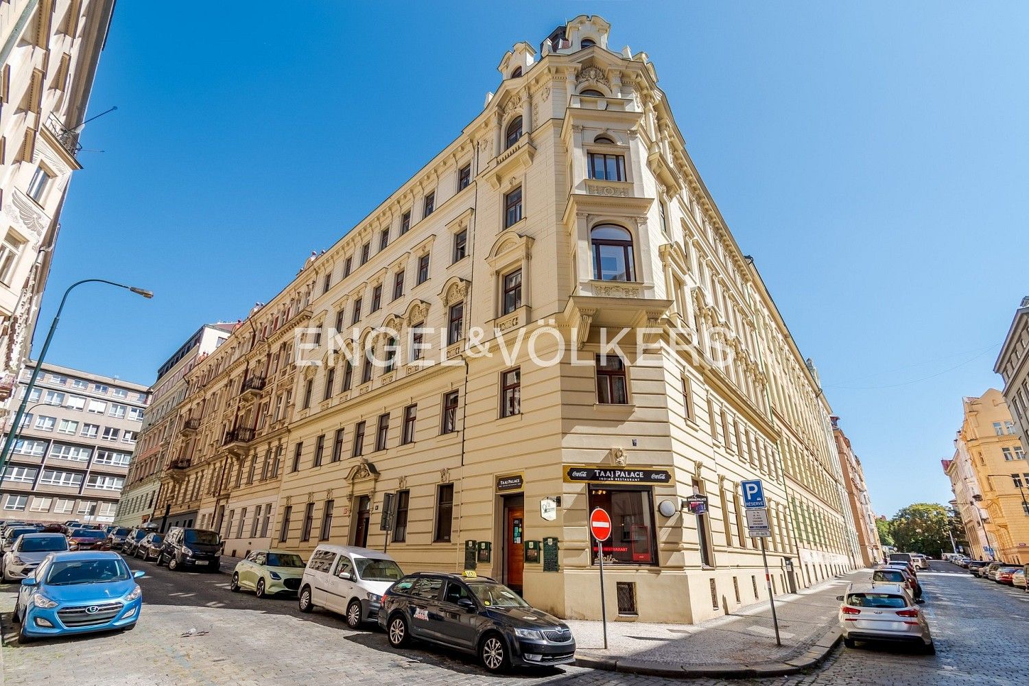 Restaurace, 328 m²