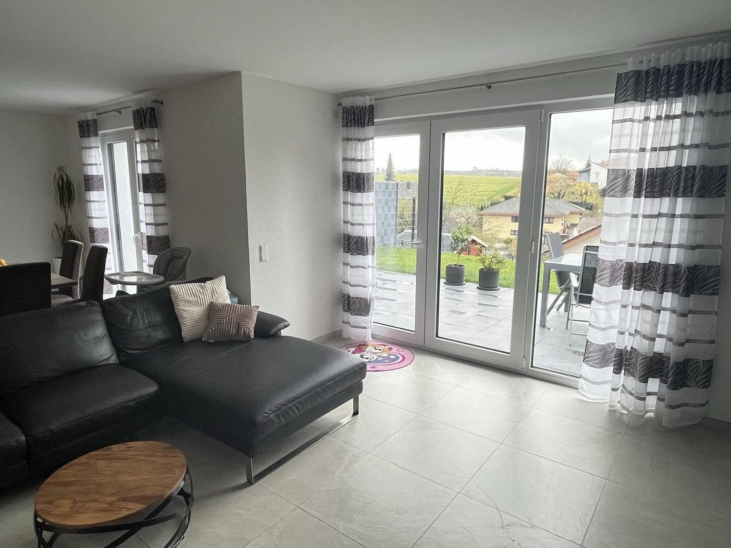 4+1, Amselrain 34, , Bádensko-Württembersko, 117 m² - 2