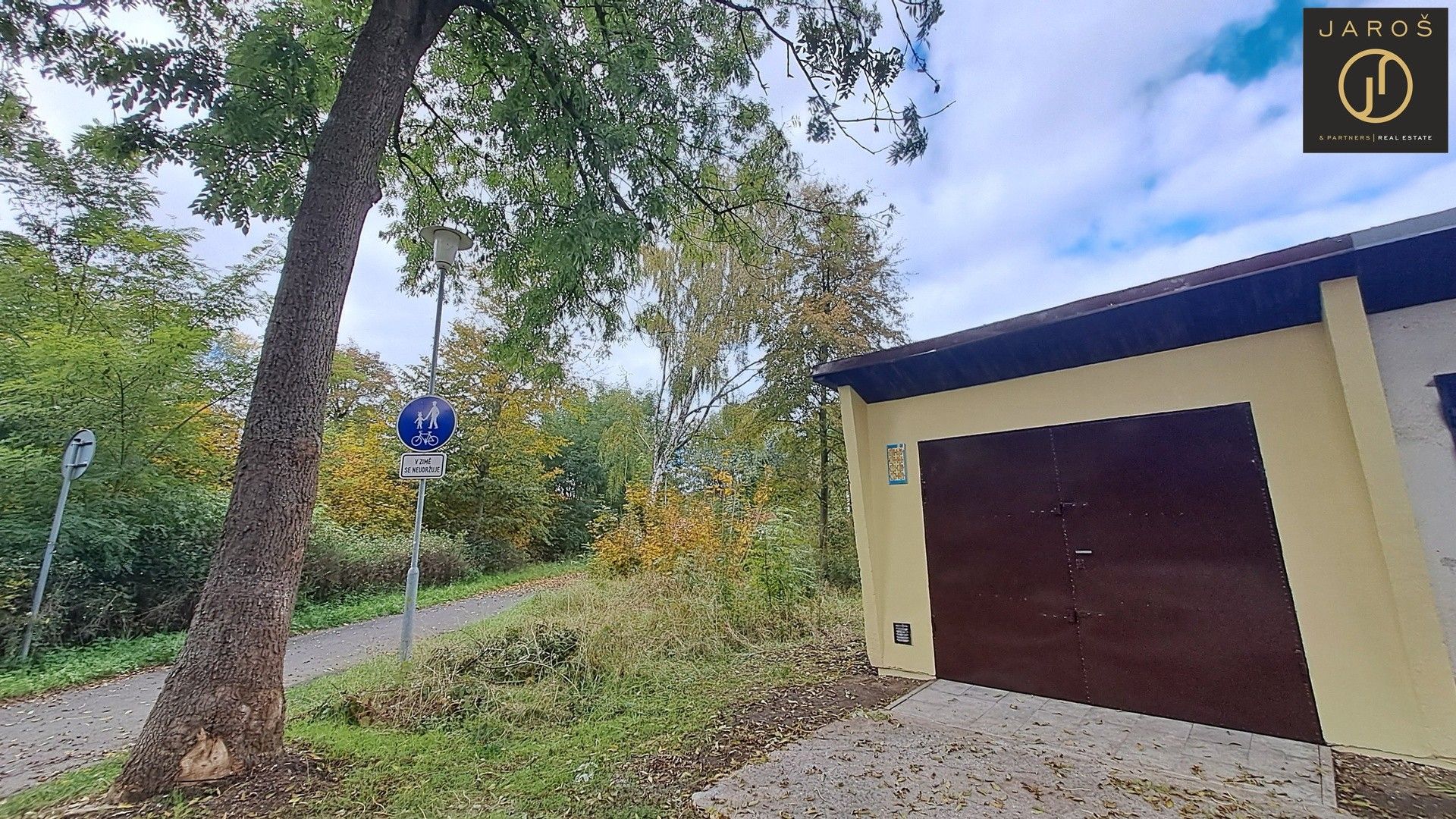 Pronájem garáž - Nádražní, Karlovy Vary, 21 m²