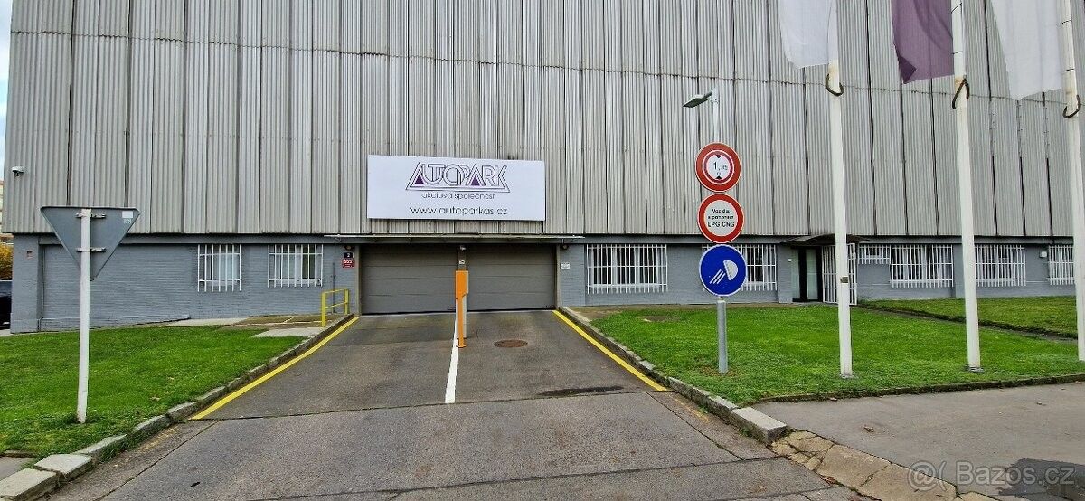 Garáže, Praha, 140 00