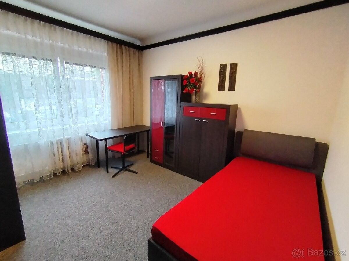 Pronájem byt 3+1 - Praha, 102 00, 17 m²