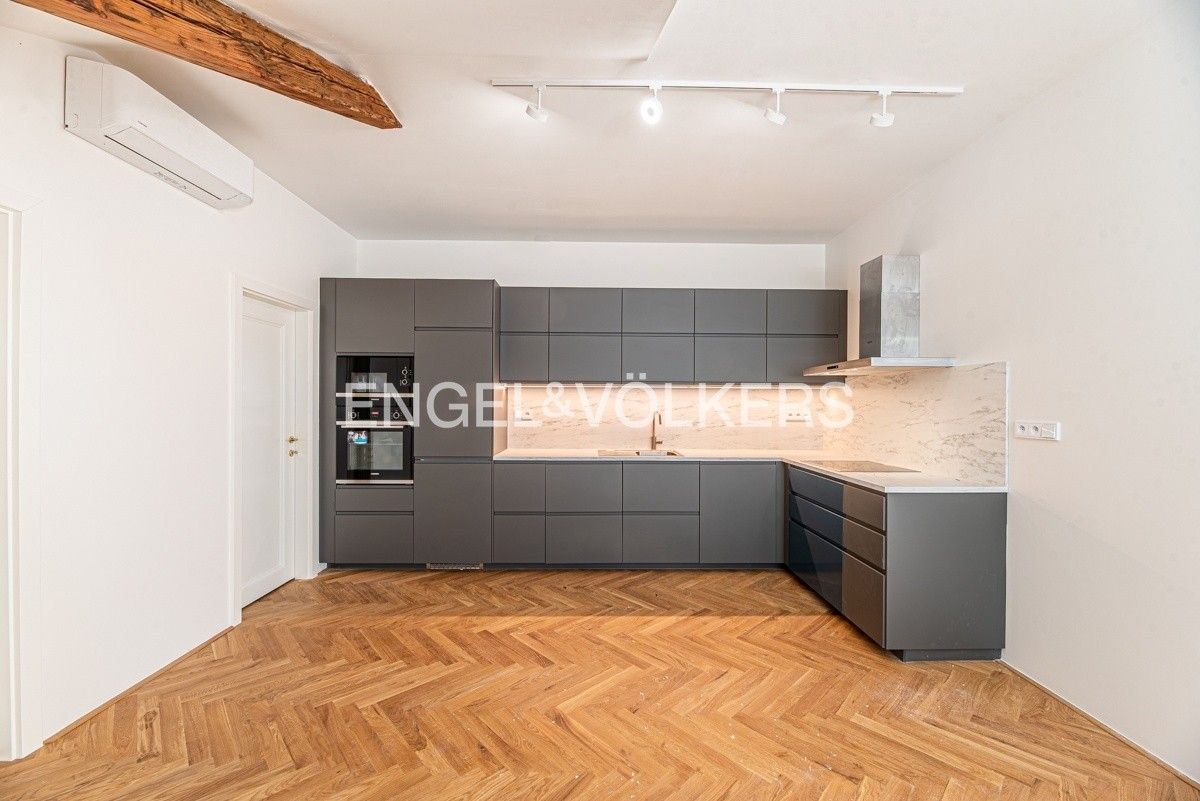 Pronájem byt 2+kk - Nádražní, Praha, 55 m²