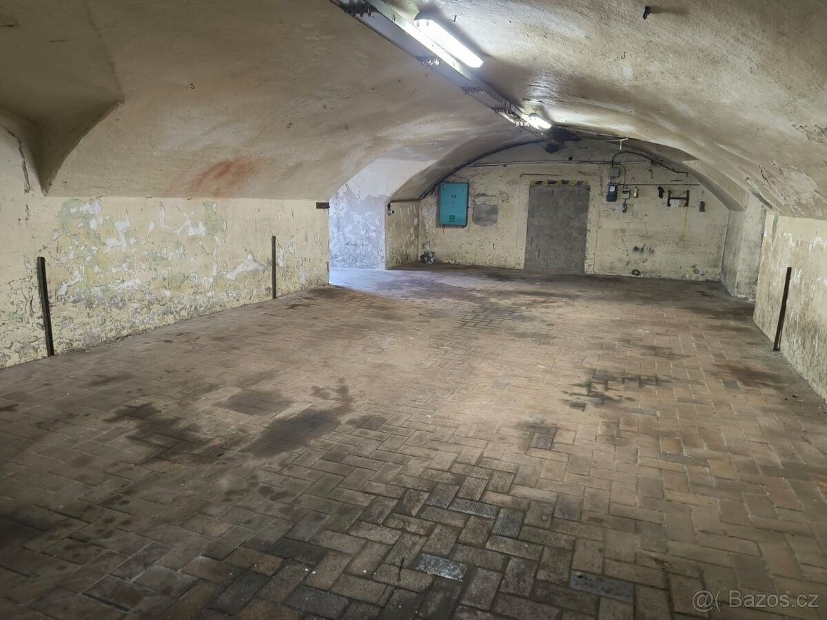 Sklady, Terezín, 411 55