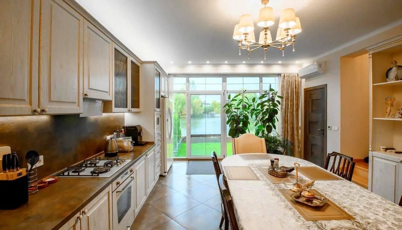 Prodej rodinný dům - Hulická, Praha, 250 m²