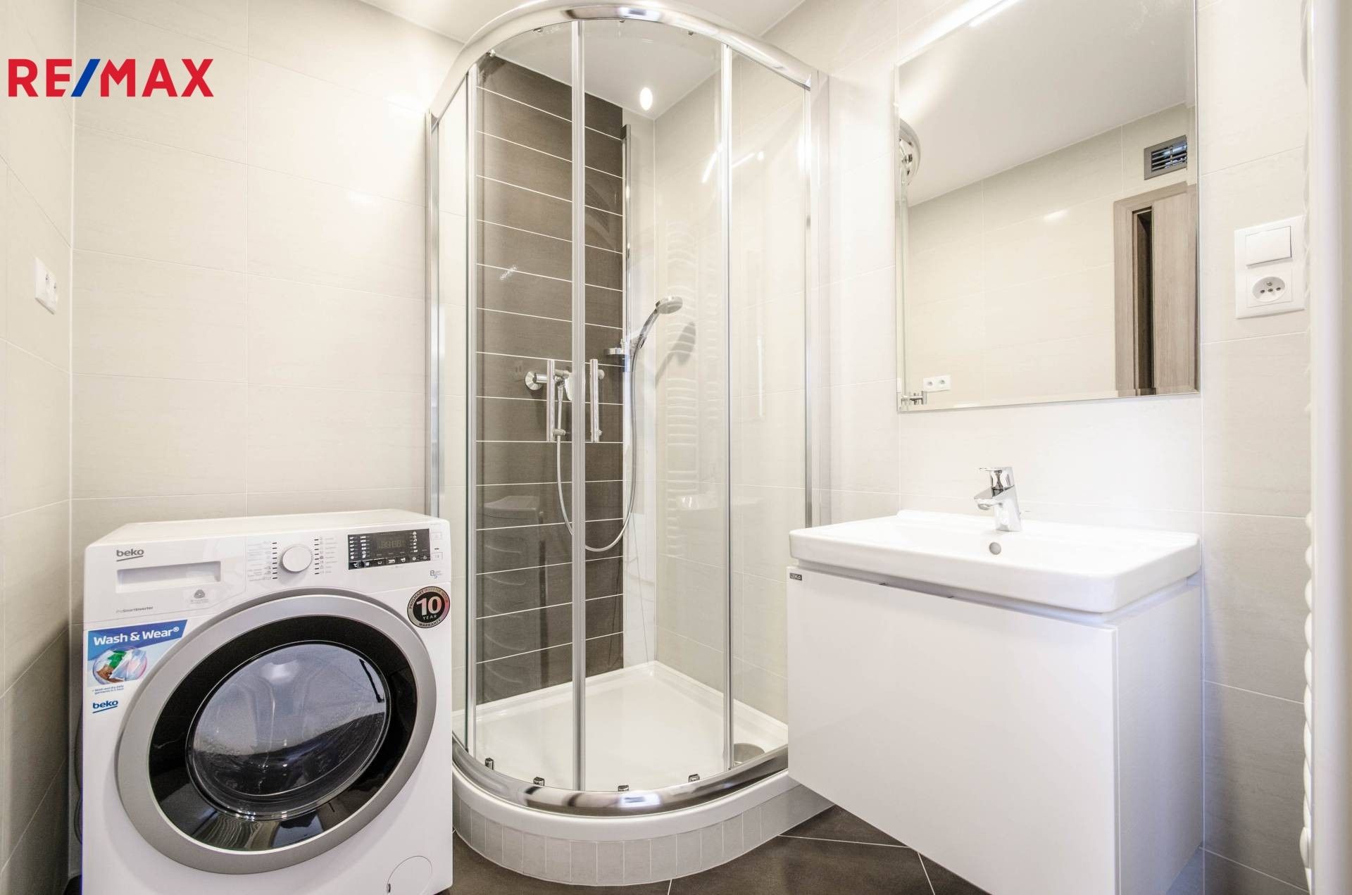 Pronájem byt 1+kk - Novgorodská, Praha, 32 m²