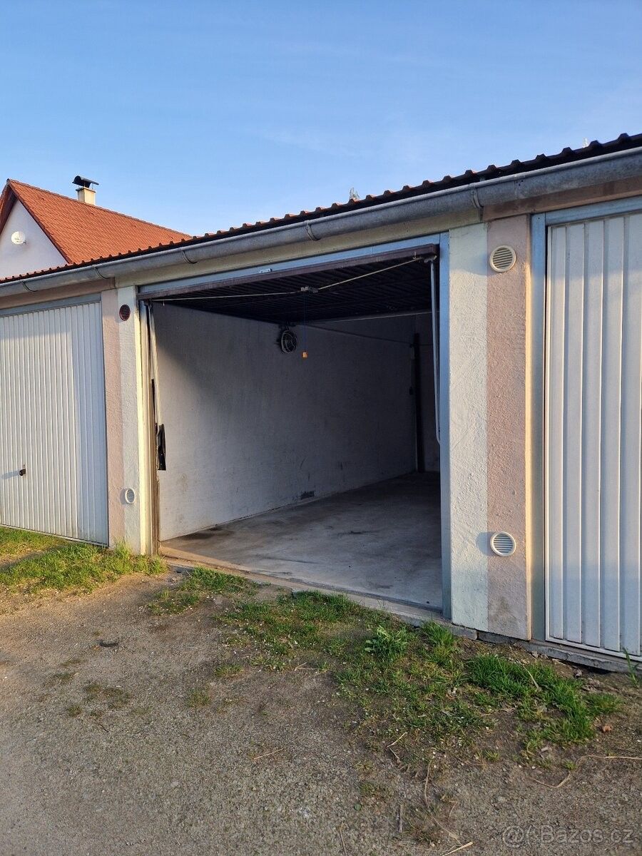 Pronájem garáž - Jindřichův Hradec, 377 01, 18 m²