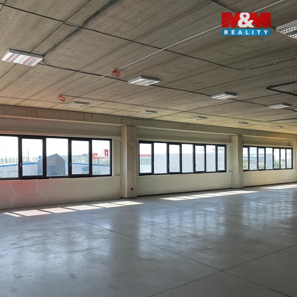 Pronájem obchodní prostory - Komerční, Nupaky, 829 m²