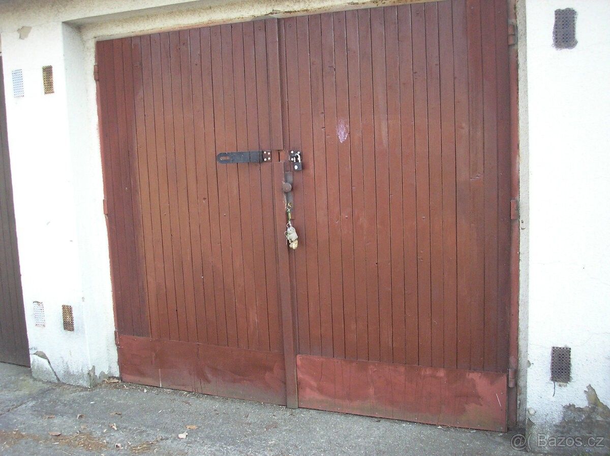 Garáže, Otrokovice, 765 02 - 2