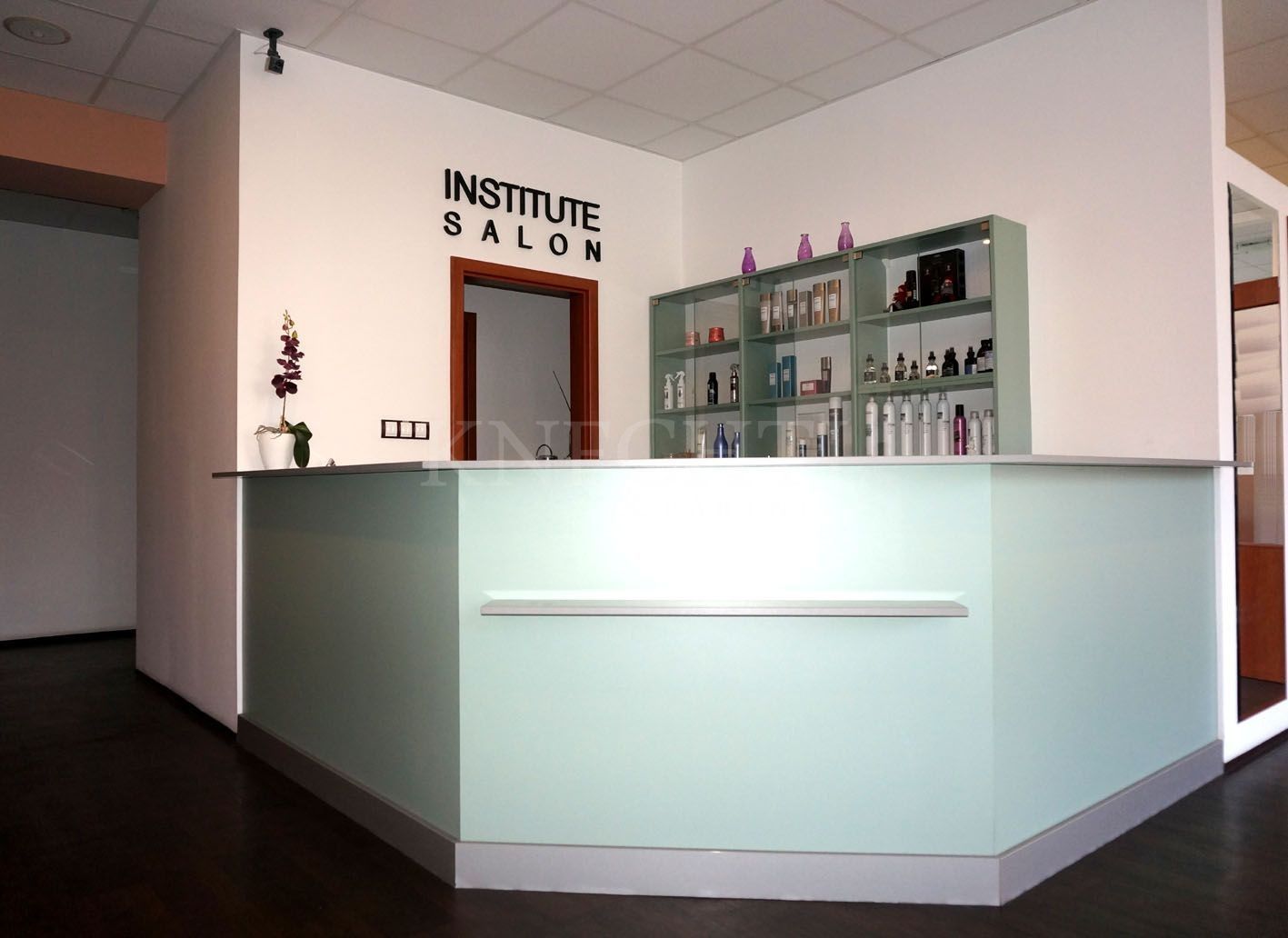 Pronájem obchodní prostory - Krymská, Karlovy Vary, 10 m²