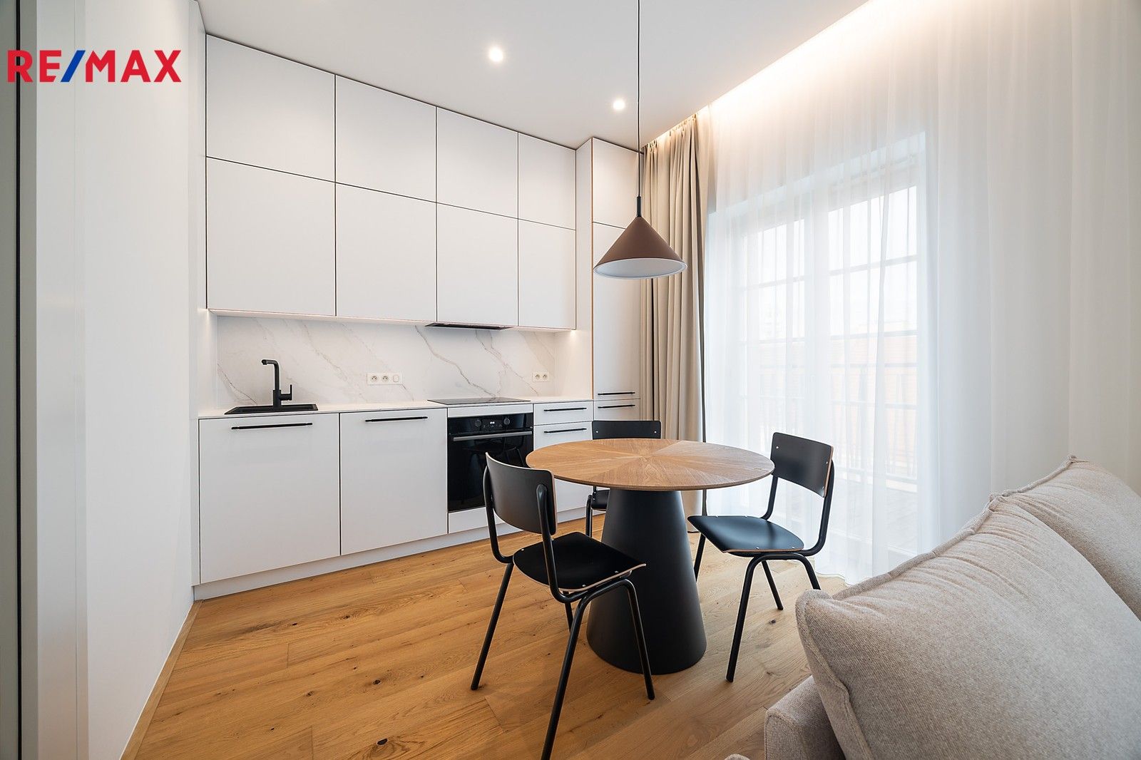 2+kk, Slezská, Praha, 43 m²
