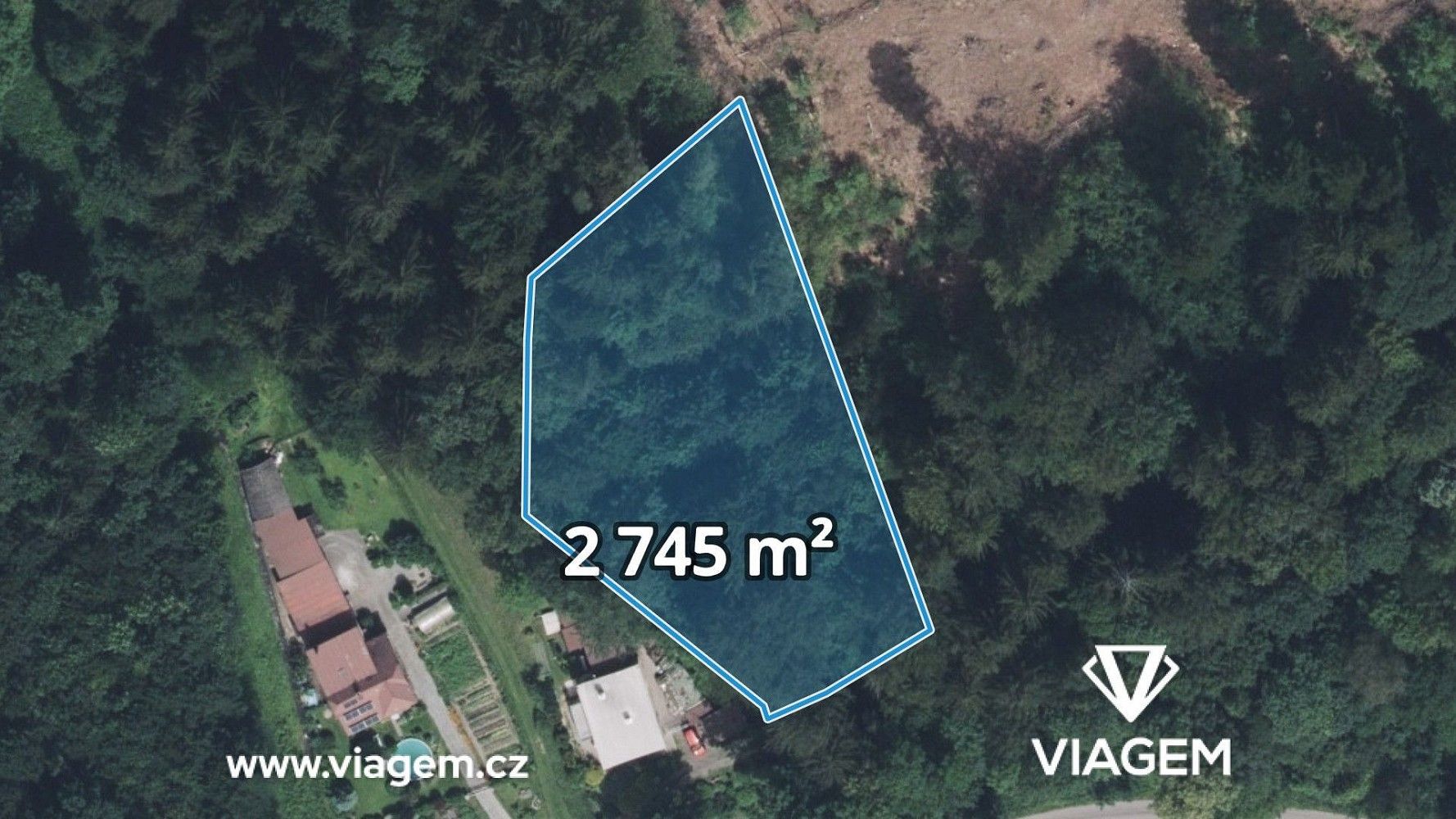 Les, 2 745 m²