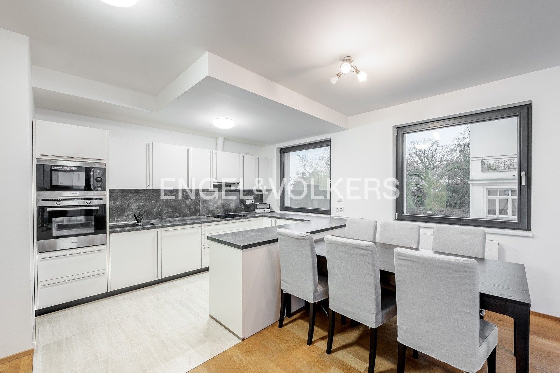 4+kk, Pod dvorem, Praha, 106 m²