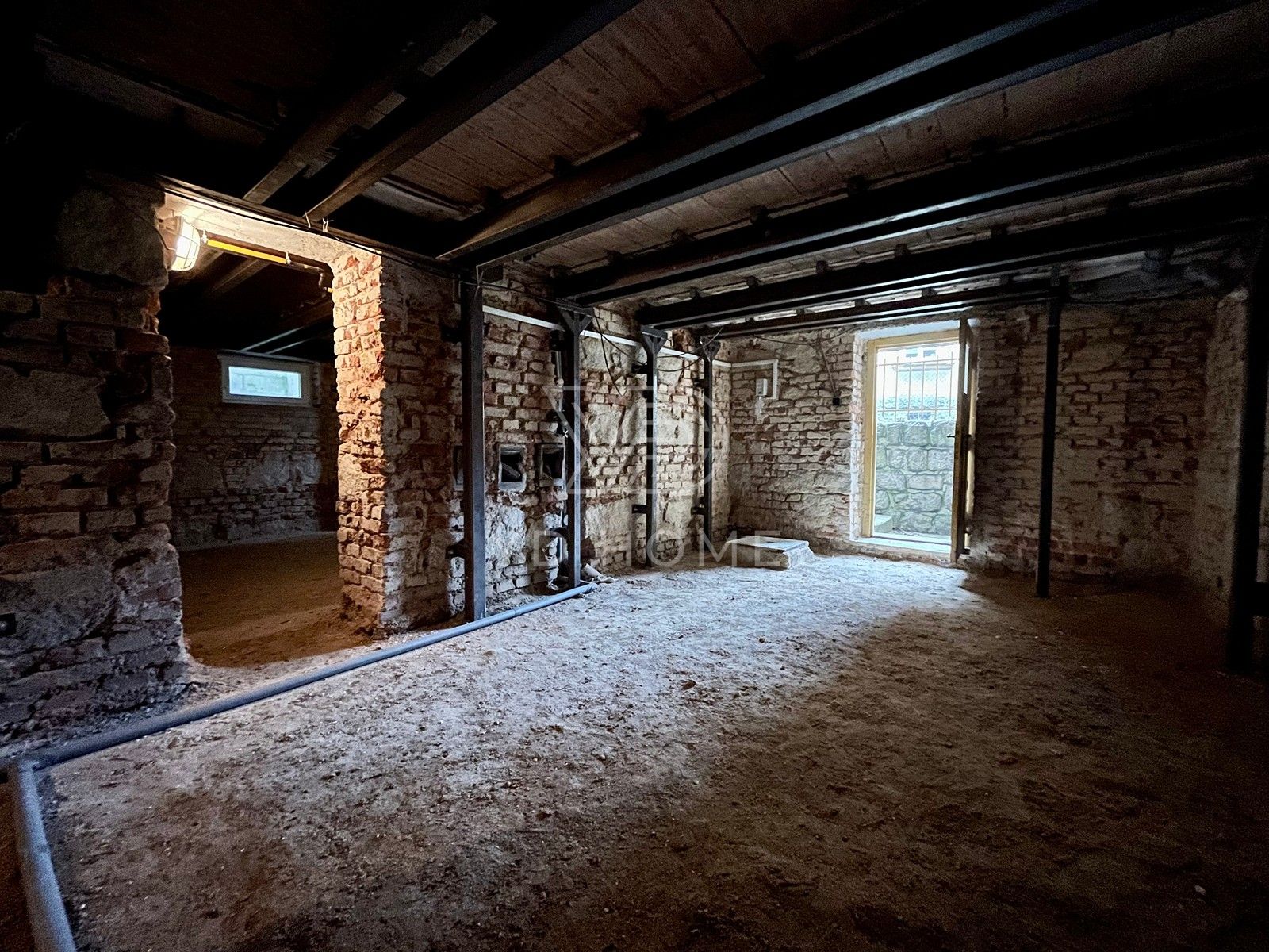 Sklady, nám. Žižkovo, Liberec, 43 m²