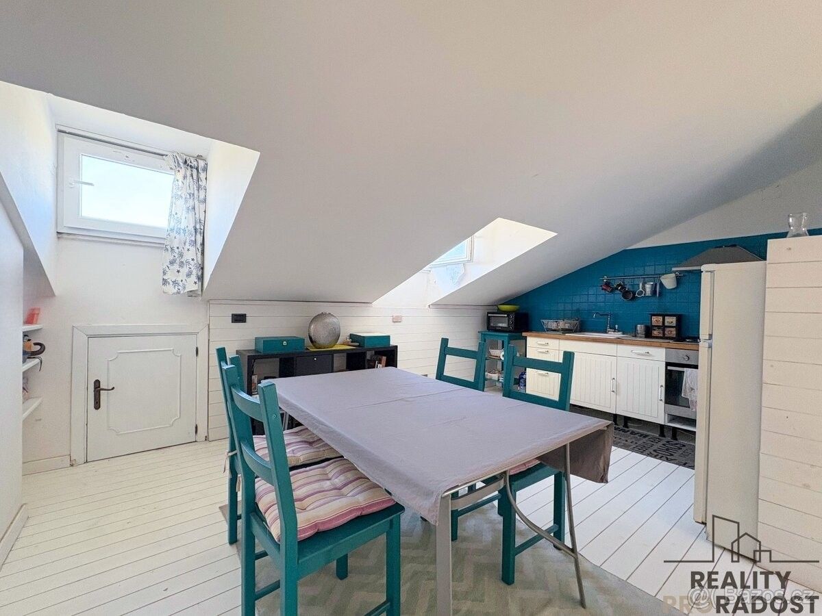 Byty, 987 66, Zahraničí