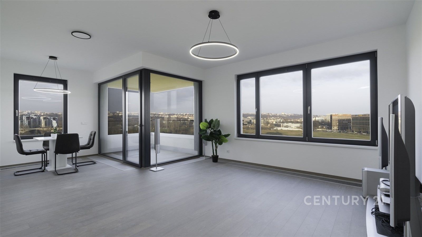 Pronájem byt 2+kk - Sokolova, Praha, 59 m²