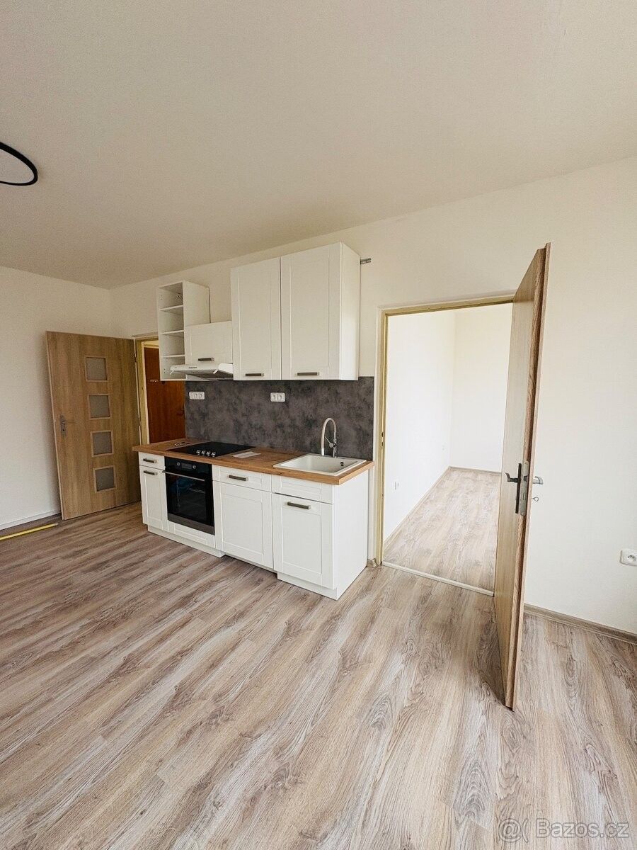 Pronájem byt - Chropyně, 768 11