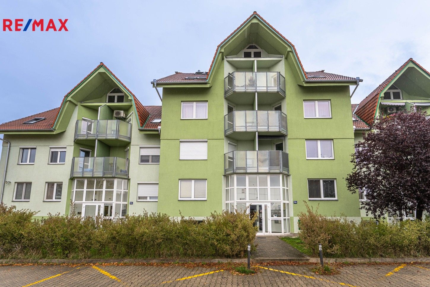 Pronájem byt 2+kk - Semilská, Praha, 69 m²