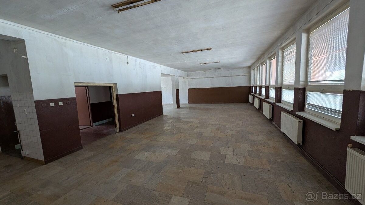 Sklady, Hodonín, 695 01