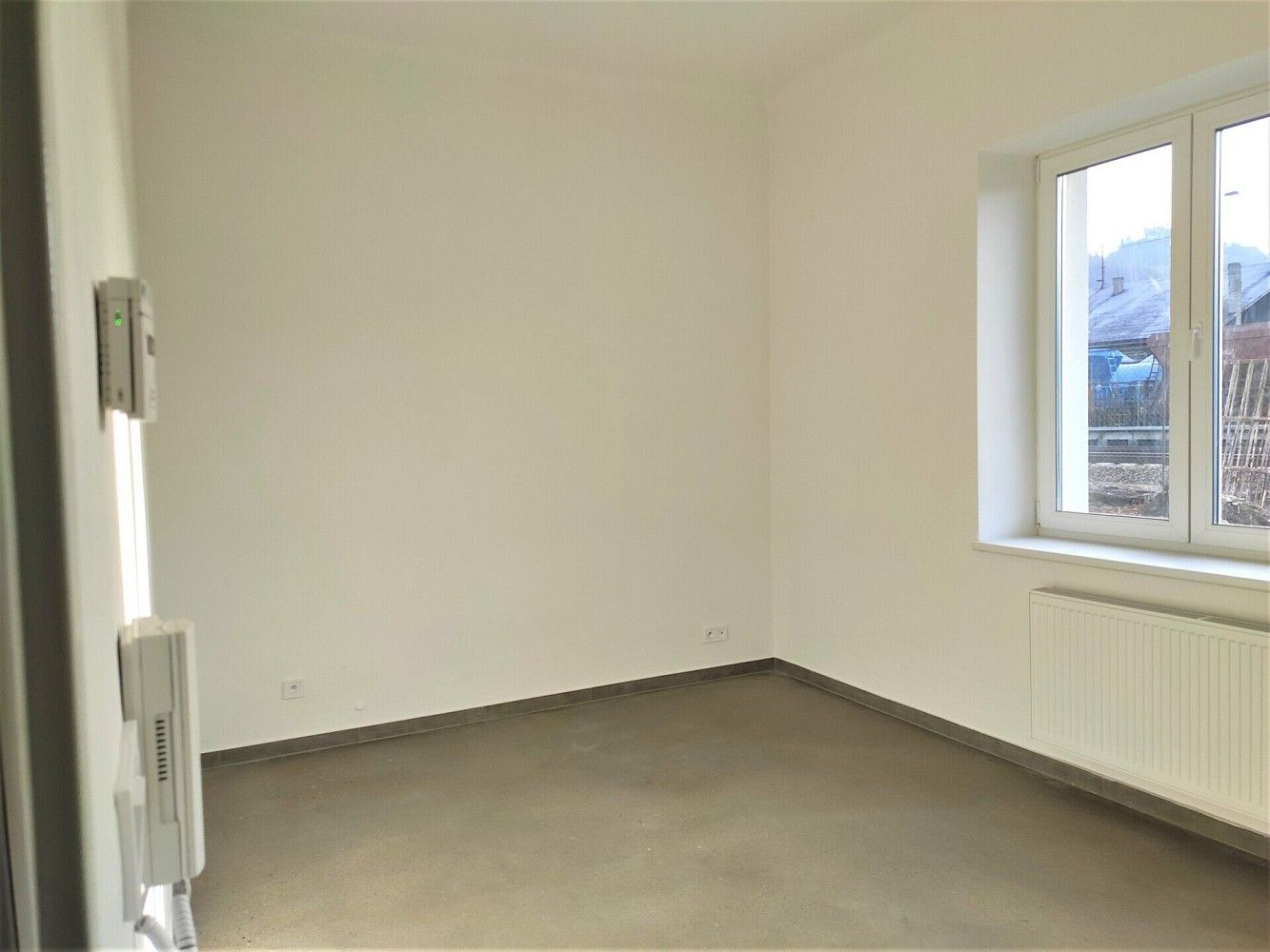 Pronájem kancelář - Králův Dvůr, okres Beroun, Středočeský kraj, 17 m² - 1