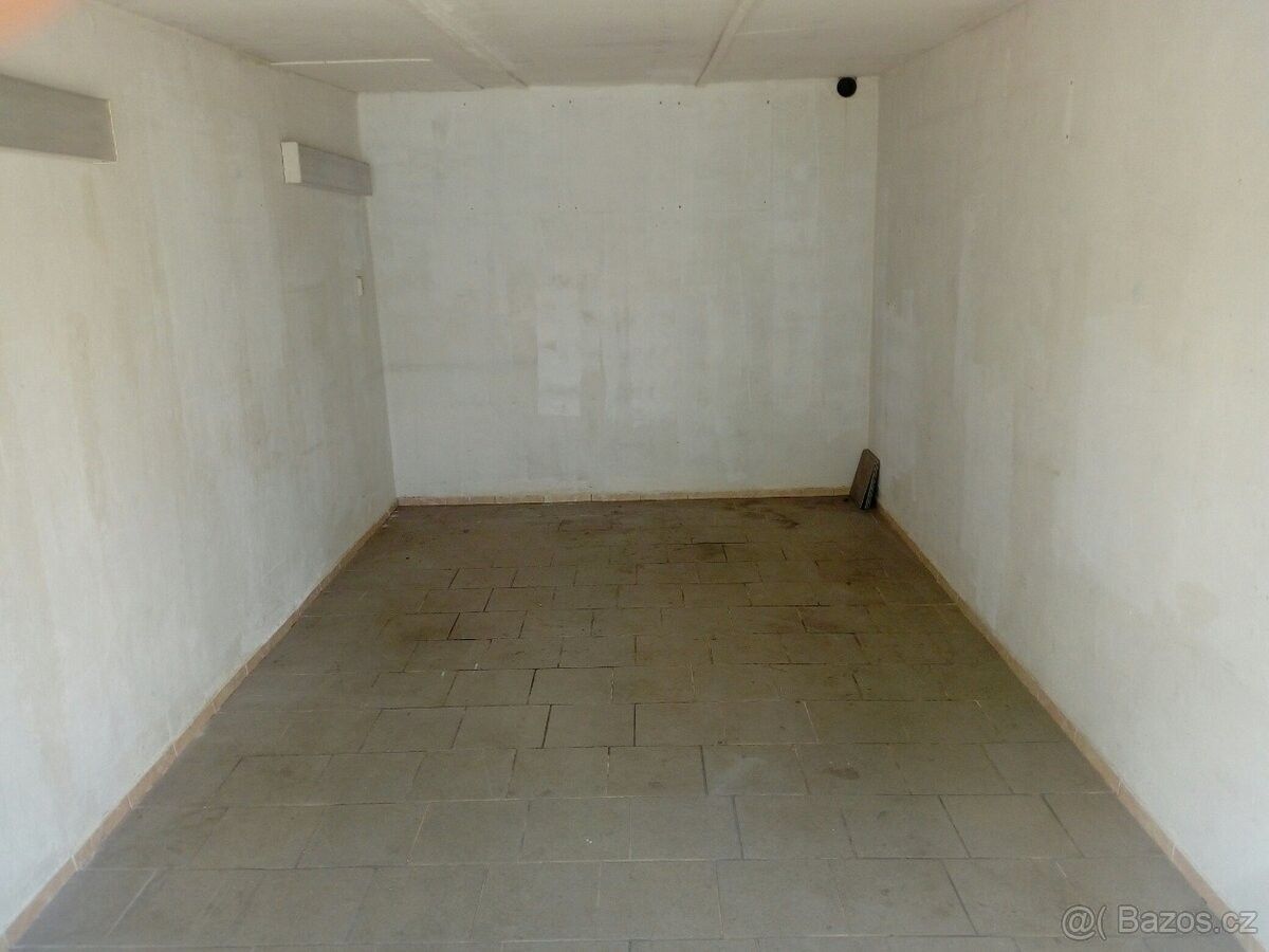 Garáže, Dobřany, 334 41 - 1