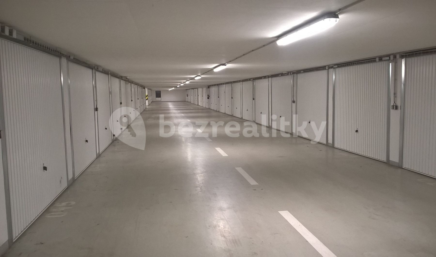 Pronájem garáž - Lovosická, Praha - Prosek, 17 m² - 2