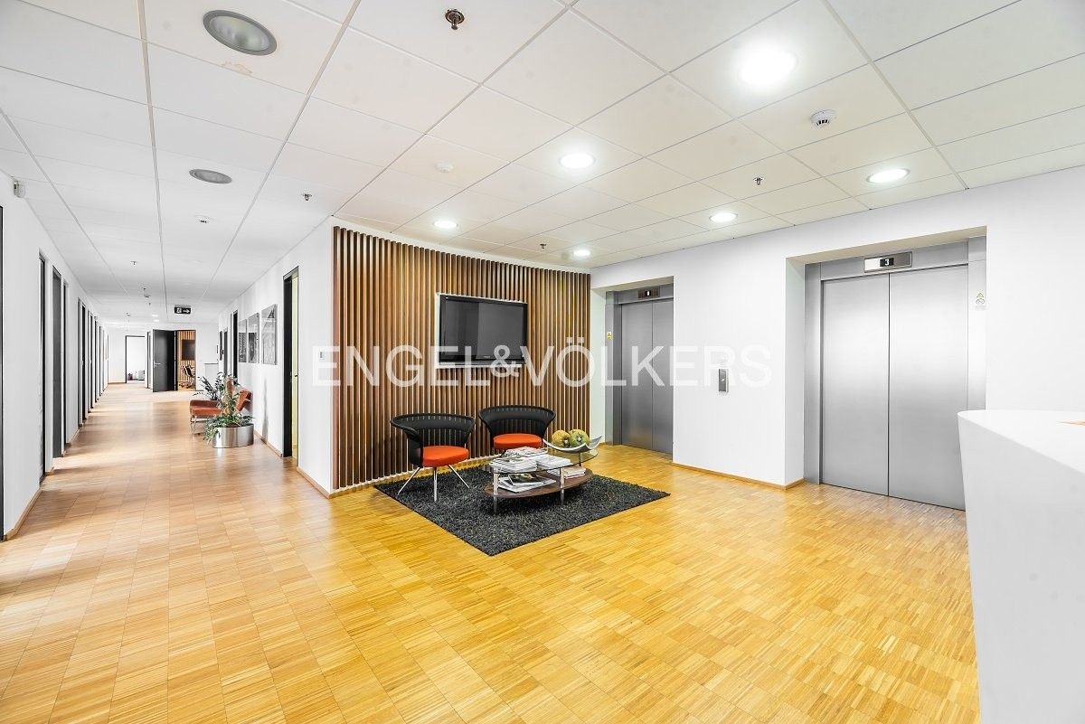 Pronájem kancelář - Jankovcova, Praha, 330 m²