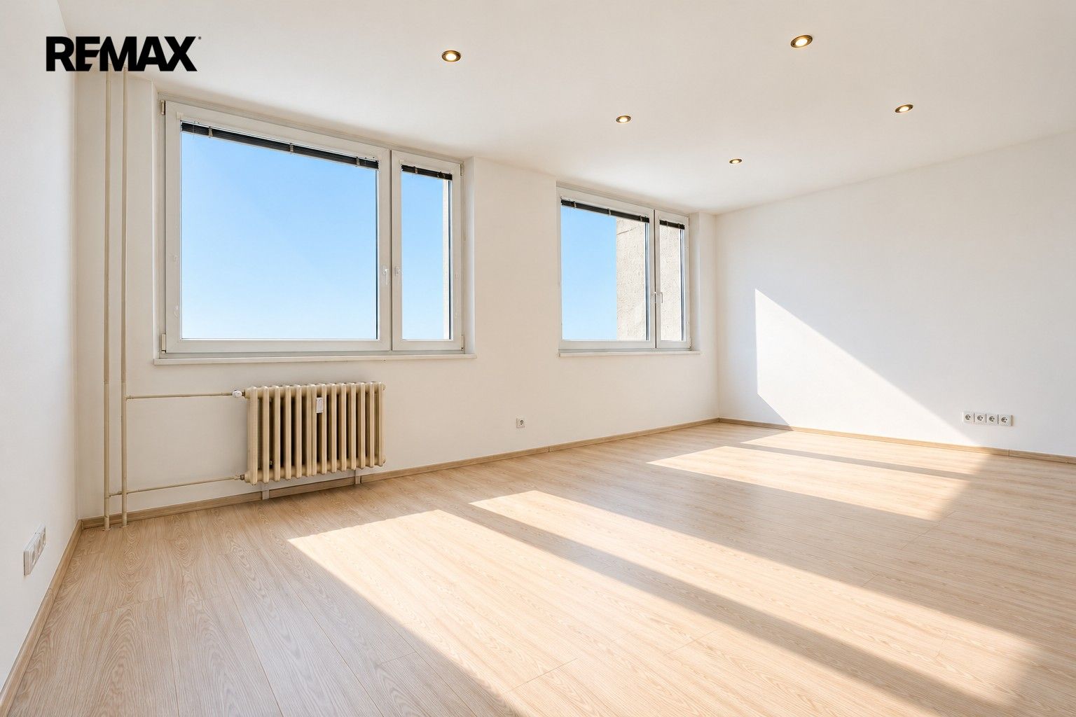 Pronájem byt 1+kk - Doležalova 1046, Praha Černý Most, 34 m² - 5