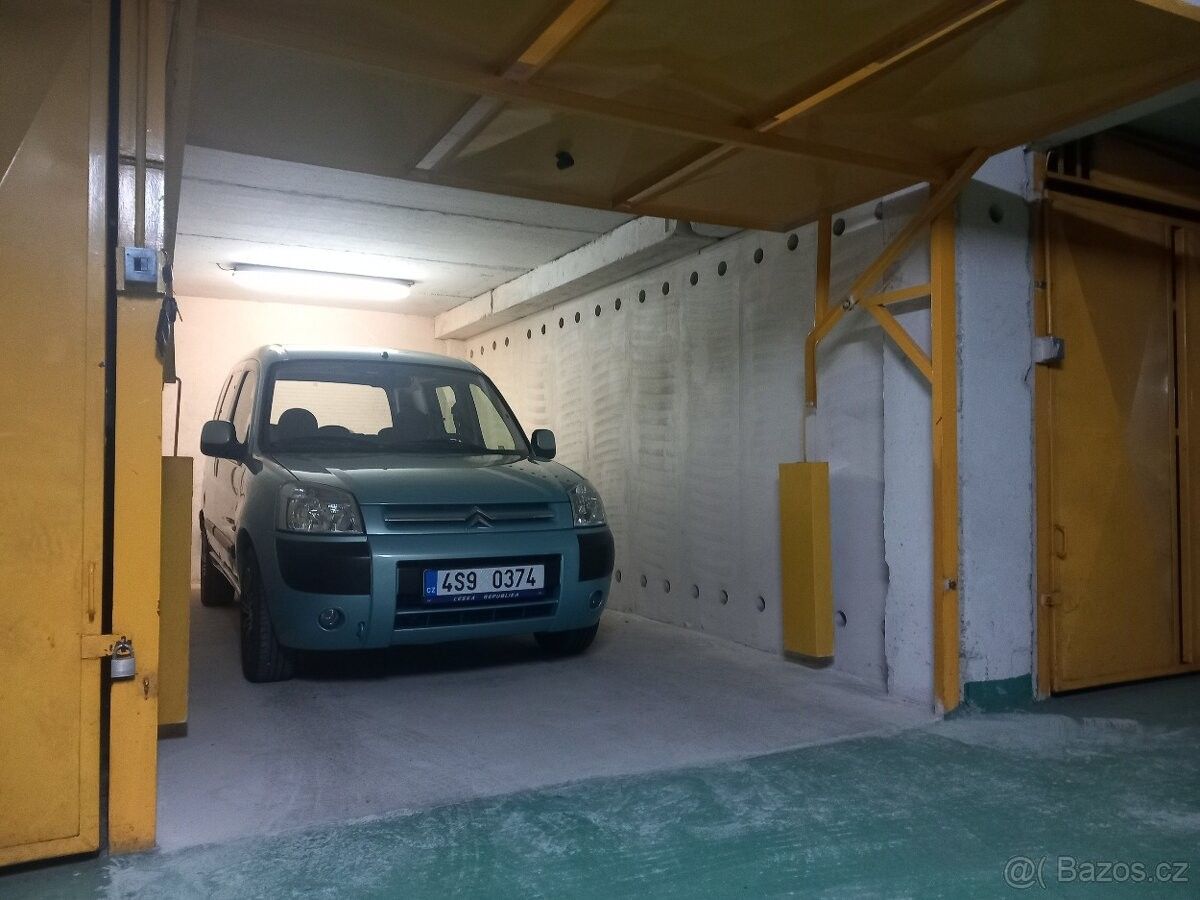 Garáže, Praha, 180 00